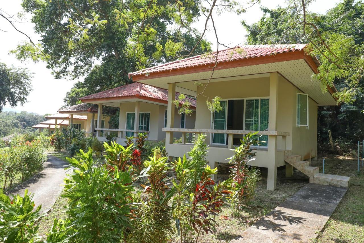 Baansukjai Bungalows Ranong Exterior photo